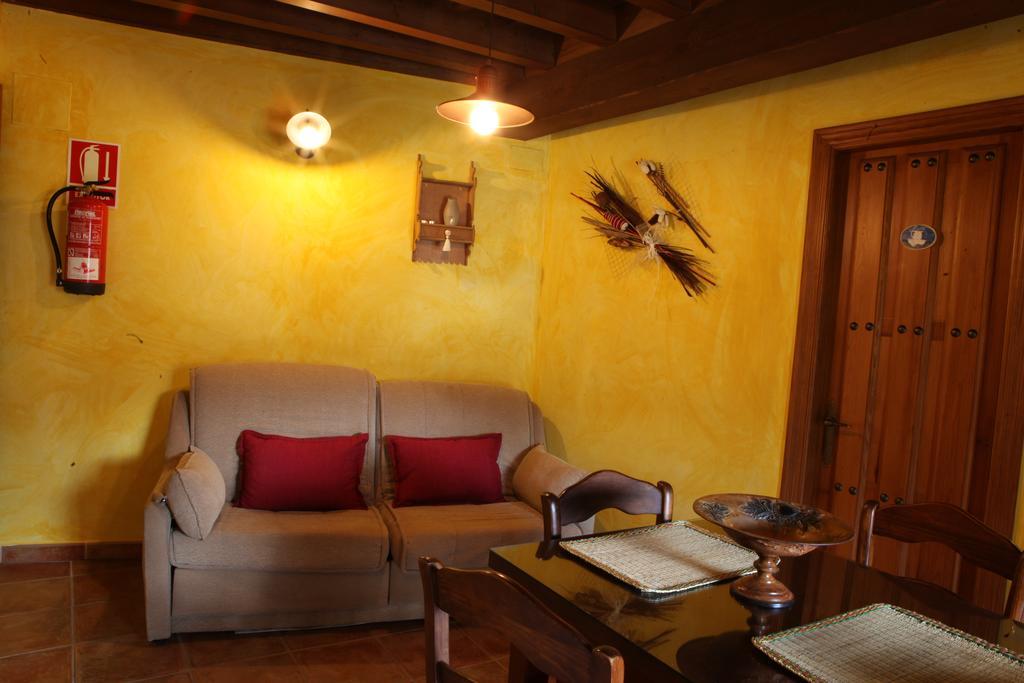 Apartamentos Rurales La Solana Робледийо де Гата Екстериор снимка